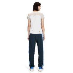 On | Women's Performance-T - Pearl 10 On | Women's Performance-T - Pearl -Deals Sportswear Store 202.01022 W On Performance T backfullbody