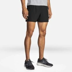 Brooks | Men's Sherpa 5" Short - Black 12 Brooks | Men's Sherpa 5" Short - Black -Deals Sportswear Store 211332001 M brooks sherpa5inshort modelfront2