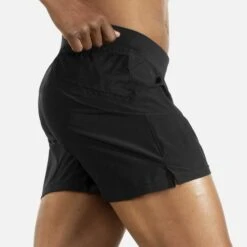 Brooks | Men's Sherpa 5" Short - Black 13 Brooks | Men's Sherpa 5" Short - Black -Deals Sportswear Store 211332001 M brooks sherpa5inshort modelrun