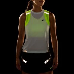 Brooks | Women's Carbonite Tank -Deals Sportswear Store 221496052 F brooks carbonitetank modelreflect