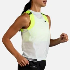 Brooks | Women's Carbonite Tank -Deals Sportswear Store 221496052 F brooks carbonitetank modelrun