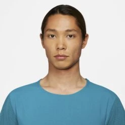 Nike | Men's Dri-Fit Trail Rise 365 SS -Deals Sportswear Store CZ9050367 M nike dftrailrise365ss modelupper