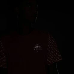 Nike | Men's Dri-Fit Run Division NV Rise 365 SS 15 Nike | Men's Dri-Fit Run Division NV Rise 365 SS -Deals Sportswear Store DD4851814 M nike dfrdnvrise365ss reflect