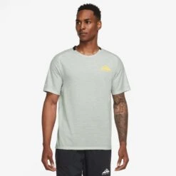 Nike | Men's Dri-FIT Trail Solar Chase Short-Sleeve Running Top - Light Silver