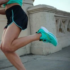 Saucony | Women's Kinvara 13 Running Shoes 15 Saucony | Women's Kinvara 13 Running Shoes -Deals Sportswear Store Kinvara13 Female LifestyleImagery