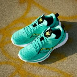 Saucony | Women's Kinvara 13 Running Shoes 14 Saucony | Women's Kinvara 13 Running Shoes -Deals Sportswear Store Kinvara13 Female LifestyleImagery2