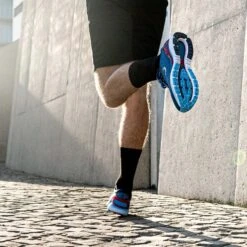 True Motion | Men's U-Tech Aion Running Shoes -Deals Sportswear Store TMM01021D01 M Truemotion Aion LifestyleShot3